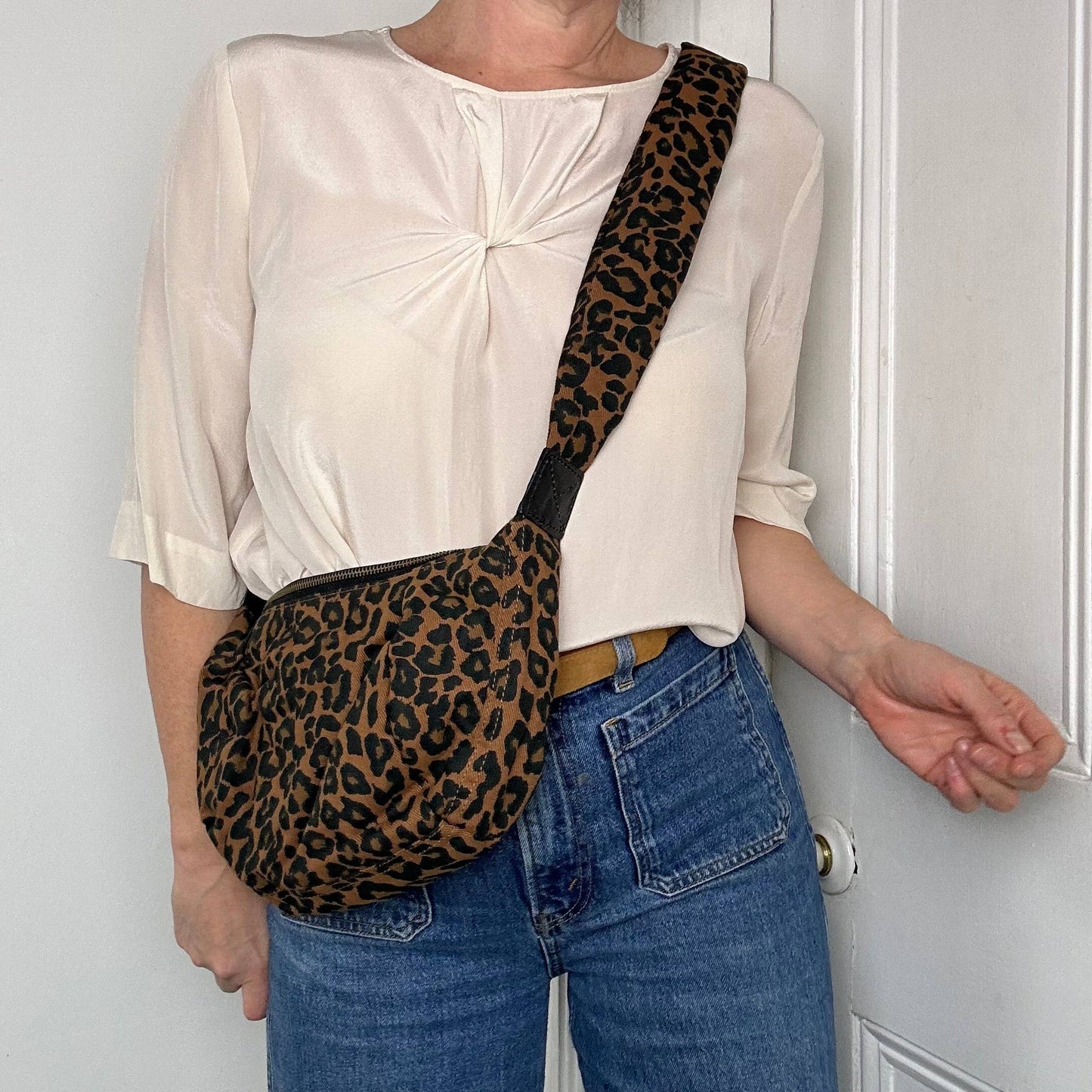 LEOPARD PRINT CROSS BODY BAG - SMALL